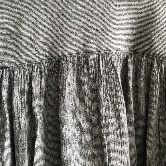 Free People Gray Lightweight Shirt Jacket -pinstripe, 100% rayon- woman’s small - Picture 16 of 16